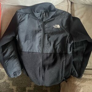 The North Face Big Kids’ Denali Jacket in black